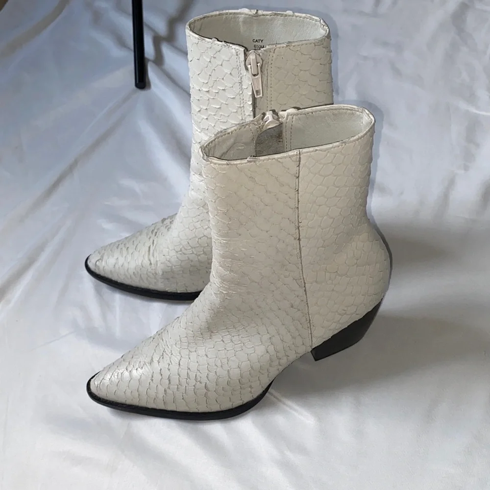 Elegant White Textured Ankle Boots